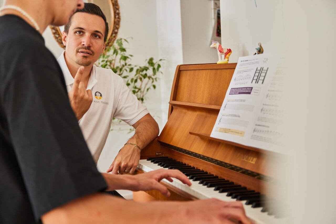 Musikschule für Klavier &amp; Keyboard – Unsere Klavierlehrer | HMT