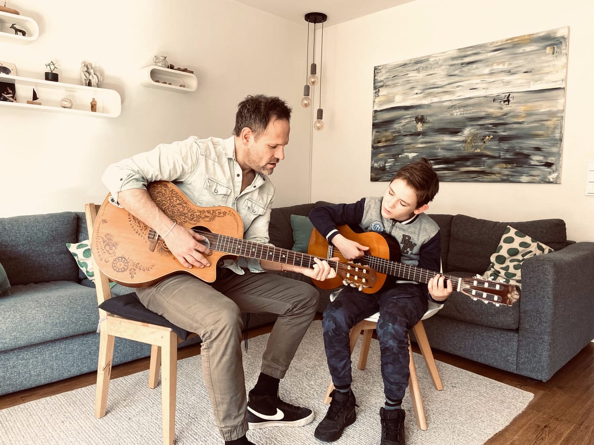 Gitarre+Person.heic