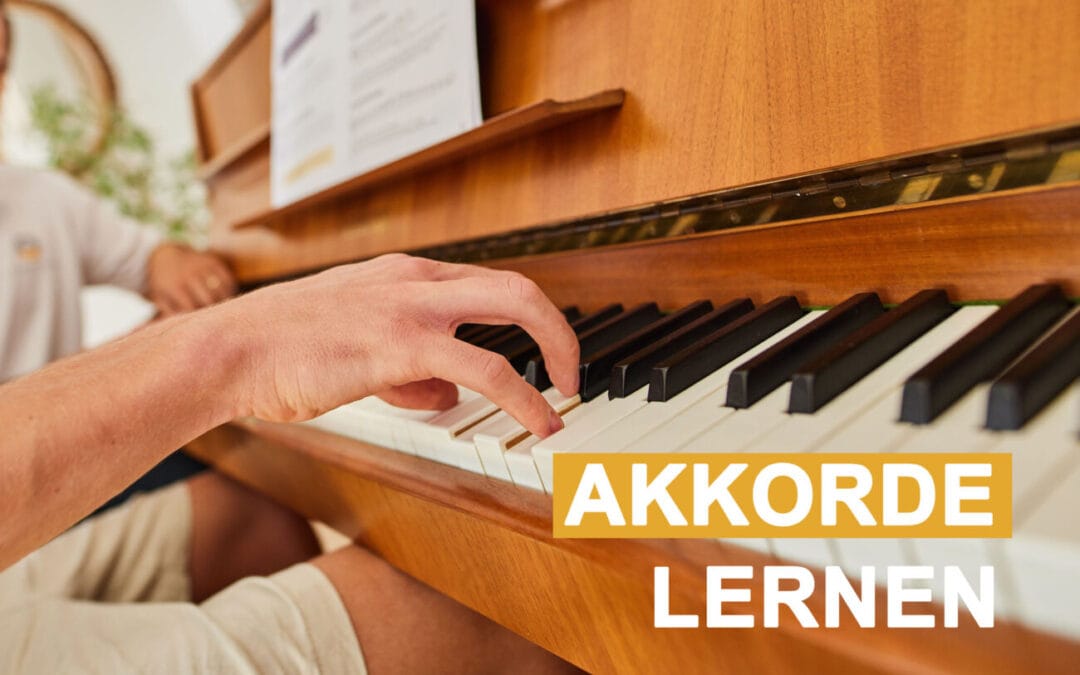 Akkorde auf dem Klavier spielen