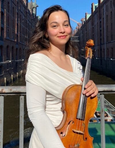Zeynep Duru Sertoglu unterrichtet Violine in Hamburg