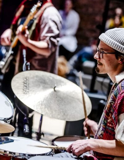 Fidel Winter unterrichtet Schlagzeug an der Musikschule Düsseldorf