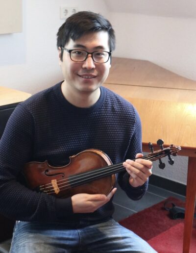 Juncheng Unterrichtet An Der Musikschule Dresden Geige